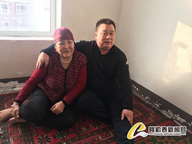 Des cadres chinois séjournent dans des familles ouïghoures et kazakhes dont les hommes sont détenus dans des camps de rééducation. Des cadres chinois séjournent dans des familles ouïghoures et kazakhes dont les hommes sont détenus dans des camps de rééducation.