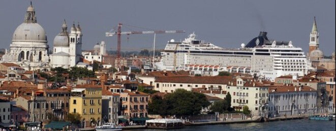 Un paquebot de croisière fait escale à Marseille, à deux pas du centre-ville. © Reuters Un paquebot de croisière fait escale à Marseille, à deux pas du centre-ville. © Reuters