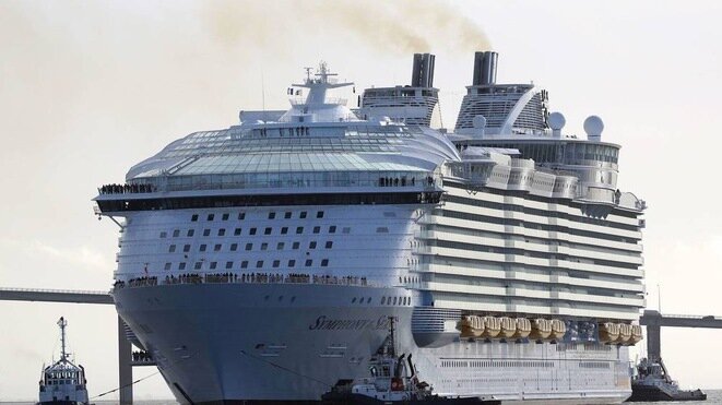 Le « Symphony of the Seas », du croisiériste américain Royal Caribbean, le nouveau plus grand paquebot du monde. © Reuters Le « Symphony of the Seas », du croisiériste américain Royal Caribbean, le nouveau plus grand paquebot du monde. © Reuters