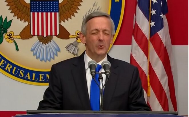 Pasteur extrémiste, Robert Jeffress, à l'ambassade américaine de Jérusalem le 15 mai Pasteur extrémiste, Robert Jeffress, à l'ambassade américaine de Jérusalem le 15 mai