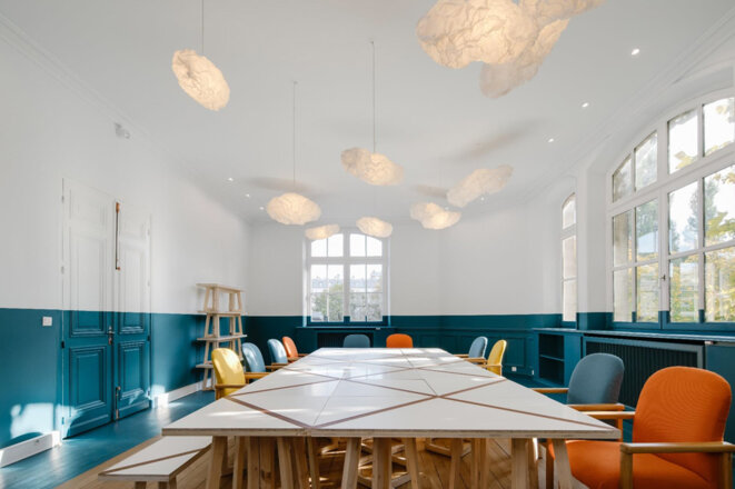 Le mobilier d'ExtraMuros pour les Canaux a été réalisé à partir de déchets de la ville de Paris, et 95% des déchets du chantier a été valorisé dans le projet (Moe : direction du Logement et de l'habitat de la ville de Paris) © ExtraMuros Le mobilier d'ExtraMuros pour les Canaux a été réalisé à partir de déchets de la ville de Paris, et 95% des déchets du chantier a été valorisé dans le projet (Moe : direction du Logement et de l'habitat de la ville de Paris) © ExtraMuros