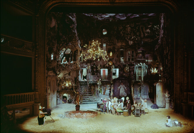 Décor de Turandot - Lucian Pintilié - 1974 © Gilles Walusinski Décor de Turandot - Lucian Pintilié - 1974 © Gilles Walusinski