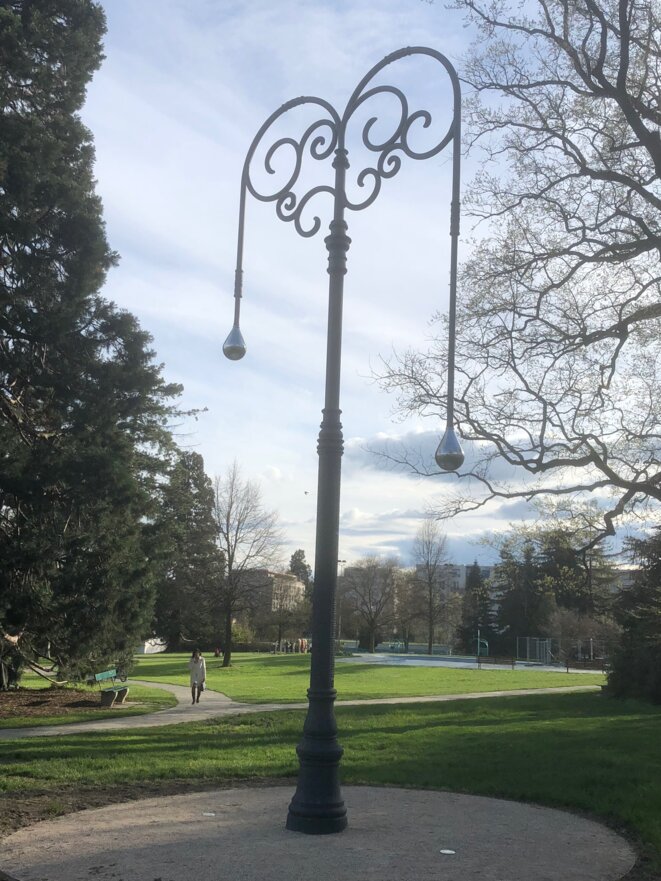 L'un des "Réverbères de la mémoire", Parc Trembley, Genève, 2018 L'un des "Réverbères de la mémoire", Parc Trembley, Genève, 2018
