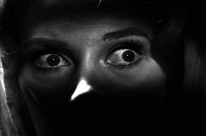 Capture d'écran du film "Carnival of Souls" (1962). Capture d'écran du film "Carnival of Souls" (1962).