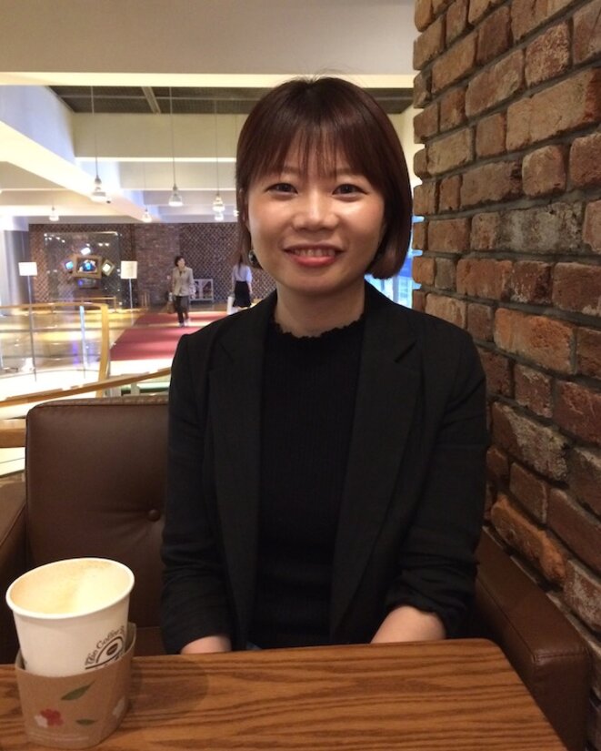 Moon A-young dans un café du boulevard Sejong à Séoul. Moon A-young dans un café du boulevard Sejong à Séoul.