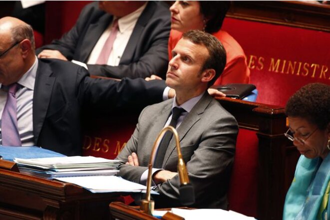 Emmanuel Macron, alors ministre de l'économie, à l'Assemblée nationale en 2015, lors de l'examen de la loi qui porte son nom. Il avait alors rejeté un amendement destiné à abolir le monopole des constructeurs sur les pièces de carrosserie. © Reuters Emmanuel Macron, alors ministre de l'économie, à l'Assemblée nationale en 2015, lors de l'examen de la loi qui porte son nom. Il avait alors rejeté un amendement destiné à abolir le monopole des constructeurs sur les pièces de carrosserie. © Reuters