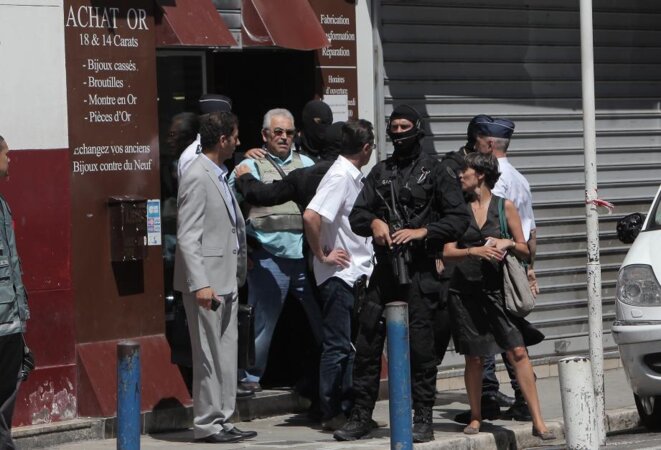 Reconstitution à la bijouterie TURK, avec la Police © Nice-Matin Reconstitution à la bijouterie TURK, avec la Police © Nice-Matin