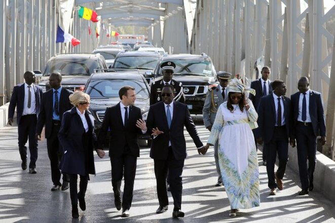 Emmanuel Macron et Macky Sall sur le pont Faidherbe, à Saint-Louis (Sénégal), le 3 février 2018. © Reuters