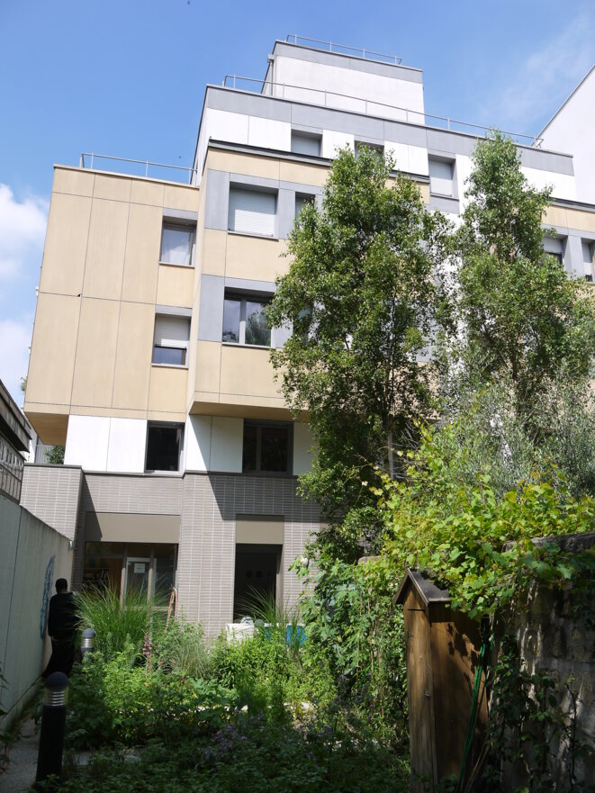 Le bâtiment froid, monolithique est loin de refléter toute la générosité, l’hospitalité et l’espoir que pourrait porter ce modèle de vivre-ensemble. © fair Le bâtiment froid, monolithique est loin de refléter toute la générosité, l’hospitalité et l’espoir que pourrait porter ce modèle de vivre-ensemble. © fair