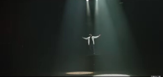 Image extraite du clip de la chanson « Bataclan ». Image extraite du clip de la chanson « Bataclan ».