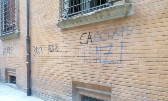 Graffiti anti-Renzi à Bologne Graffiti anti-Renzi à Bologne