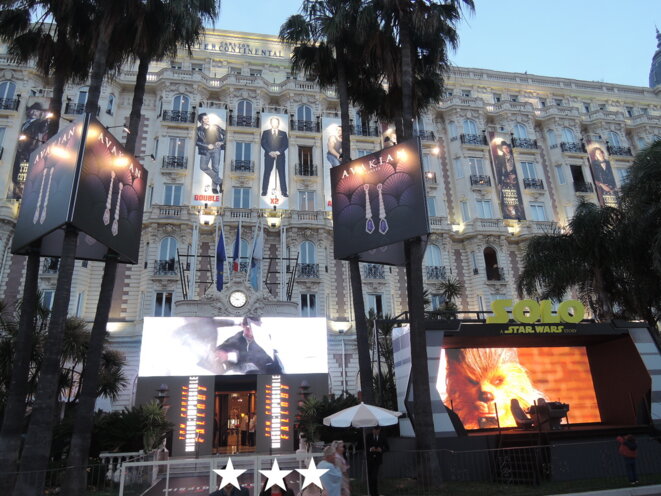 Pendant le festival de Cannes, la façade du monument historique. Pendant le festival de Cannes, la façade du monument historique.