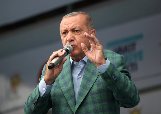 Le président turc Recep Tayyip Erdogan lors d'un meeting à Istanbul, le 23 juin 2018. © Reuters / Umit Bektas Le président turc Recep Tayyip Erdogan lors d'un meeting à Istanbul, le 23 juin 2018. © Reuters / Umit Bektas