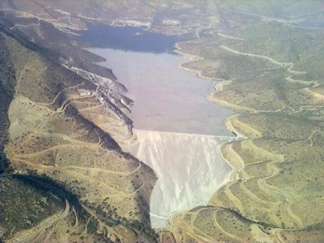 Vue aérienne du réservoir de déchets miniers d'El Mauro Vue aérienne du réservoir de déchets miniers d'El Mauro