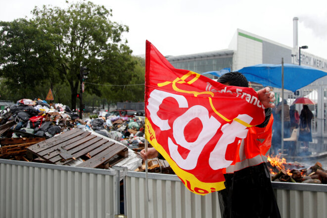 Occupation de l'incinérateur d'Ivry par le syndicat du nettoiement parisien, le 31 mai 2016. © Reuters/Charles Platiau Occupation de l'incinérateur d'Ivry par le syndicat du nettoiement parisien, le 31 mai 2016. © Reuters/Charles Platiau