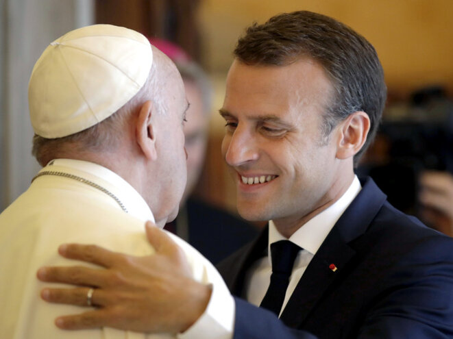 president-francais-emmanuel-macron-francois-embrassent-issue-entretien-heure-vatican-26-2018-0-729-546