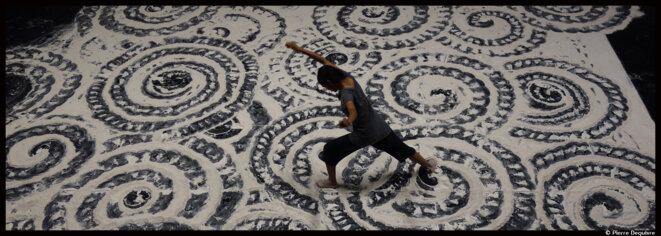 Au Festival Montpellier Danse, Aurélien Bory fait danser Shantala Shivanlingappa © Pierre Dequivre Au Festival Montpellier Danse, Aurélien Bory fait danser Shantala Shivanlingappa © Pierre Dequivre