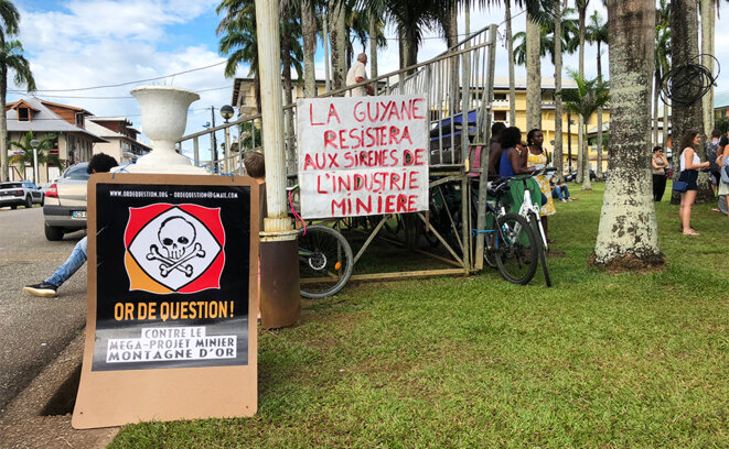 Rassemblement contre la Montagne d’or place des Palmistes à Cayenne, le 16 juin 2018. © CG Rassemblement contre la Montagne d’or place des Palmistes à Cayenne, le 16 juin 2018. © CG