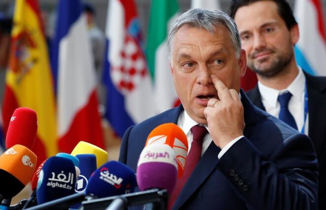 Viktor Orbán interrogé à son arrivée à Bruxelles, jeudi 28 juin. © Reuters