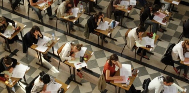 Des élèves du lycée Clemenceau à Nantes passent une épreuve du bac. © Reuters Des élèves du lycée Clemenceau à Nantes passent une épreuve du bac. © Reuters