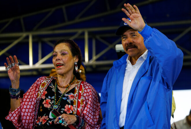 Daniel Ortega et son épouse honnie et vice-présidente Rosario Murillo, lors de son discours le 8 juillet 2018 rejetant les demandes des manifestants. © Reuters Daniel Ortega et son épouse honnie et vice-présidente Rosario Murillo, lors de son discours le 8 juillet 2018 rejetant les demandes des manifestants. © Reuters
