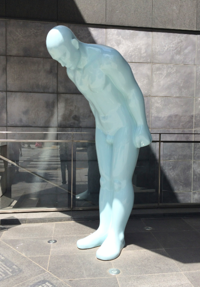 Yoo Young-ho, « L'Homme qui salue » (2015). © AP/Mediapart Yoo Young-ho, « L'Homme qui salue » (2015). © AP/Mediapart