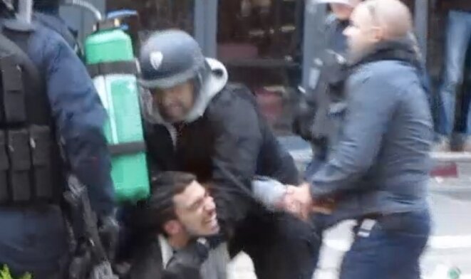 Alexandre Benalla (centre) and his associate Vincent Crase attack a demonstrator on May 1st in the presence of police. © DR