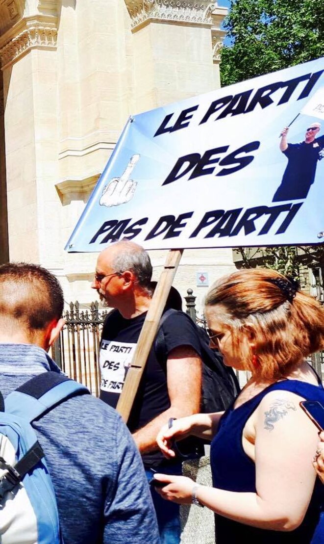Parti des pas de Parti présent au rassemblement Parti des pas de Parti présent au rassemblement