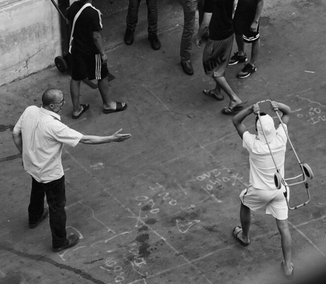 Moroccan youths attacking a local trader in the Goutte d'Or, Paris, July 2018. © Rachida El Azzouzi Moroccan youths attacking a local trader in the Goutte d'Or, Paris, July 2018. © Rachida El Azzouzi
