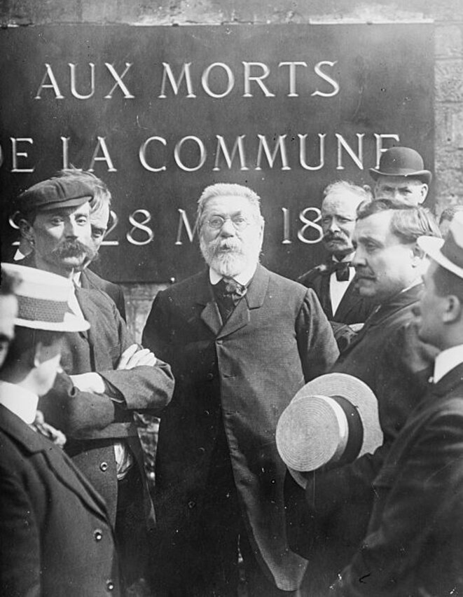 Edouard Vaillant le 24 mai 1908 au Mur des Fédérés du cimetière Père Lachaise à Paris. Photo de l'Agence Rol reproduite par la Library of Congress (Etats-Unis). Source: Wikimedia Commons. Edouard Vaillant le 24 mai 1908 au Mur des Fédérés du cimetière Père Lachaise à Paris. Photo de l'Agence Rol reproduite par la Library of Congress (Etats-Unis). Source: Wikimedia Commons.