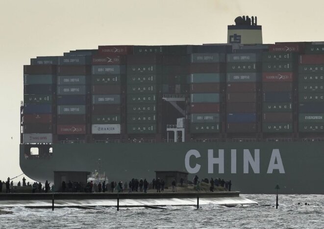 Le porte-conteneurs chinois CSCL Globe en 2015. © Reuters Le porte-conteneurs chinois CSCL Globe en 2015. © Reuters