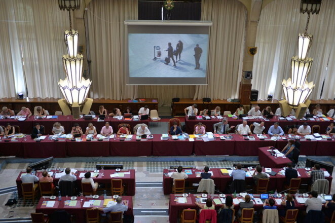 Le conseil municipal de Lille dans la grande salle de la mairie Le conseil municipal de Lille dans la grande salle de la mairie