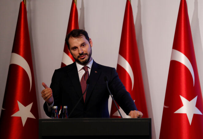 Le ministre des finances turc Berat Albayrak lors d'une intervention à Istanbul le 10 août 2018 © Reuters / Murad Sezer. Le ministre des finances turc Berat Albayrak lors d'une intervention à Istanbul le 10 août 2018 © Reuters / Murad Sezer.