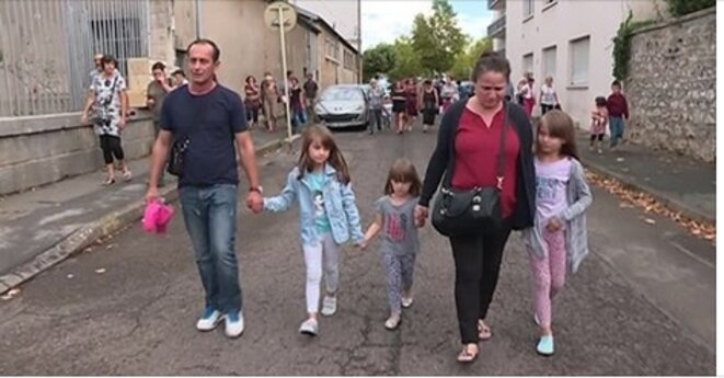 Famille kosovare expulsée après 5 ans d'intégration Famille kosovare expulsée après 5 ans d'intégration