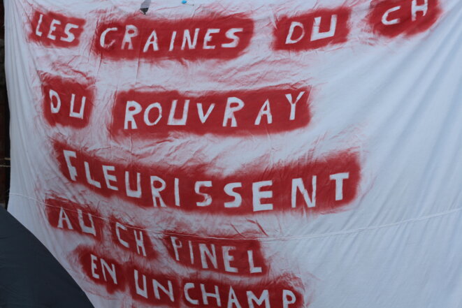 Une référence aux batailles menées par les équipes psychiatriques de l'hôpital du Rouvray, ce printemps. © MG Une référence aux batailles menées par les équipes psychiatriques de l'hôpital du Rouvray, ce printemps. © MG