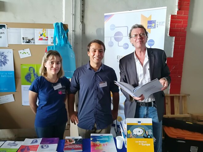 La fidèle, active, et précieuse présence de l'ONG marseillaise Eurocircle à la NECE 2018. De gauche à droite : Florient (partenaire) - Anastasia (Volontaire européenne) - Ralf Makrutzky, directeur. © Philippe Léger La fidèle, active, et précieuse présence de l'ONG marseillaise Eurocircle à la NECE 2018. De gauche à droite : Florient (partenaire) - Anastasia (Volontaire européenne) - Ralf Makrutzky, directeur. © Philippe Léger
