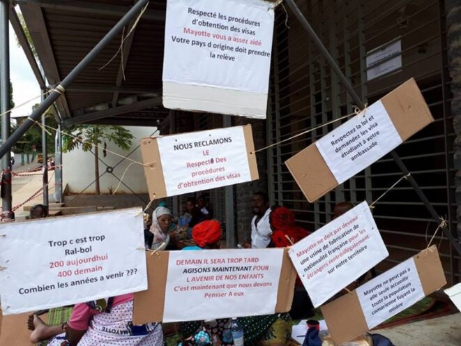 Les revendication du CODIM qui occupe l’entrée de la préfecture de Mayotte, août 2018. © La Cimade Les revendication du CODIM qui occupe l’entrée de la préfecture de Mayotte, août 2018. © La Cimade