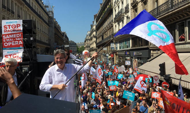 capture-d-ecran-2018-08-27-a-16-27-08-melenchon-drapeau-tricolore