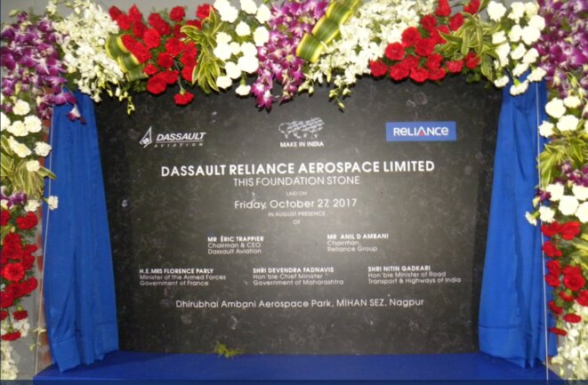 The unveiling of a plaque during the inauguration of the Dassault Reliance Aerospace Limited (DRAL) joint venture plant at the Ambani Aerospace Park in Mihan, India, in October 2017. © Dassault The unveiling of a plaque during the inauguration of the Dassault Reliance Aerospace Limited (DRAL) joint venture plant at the Ambani Aerospace Park in Mihan, India, in October 2017. © Dassault