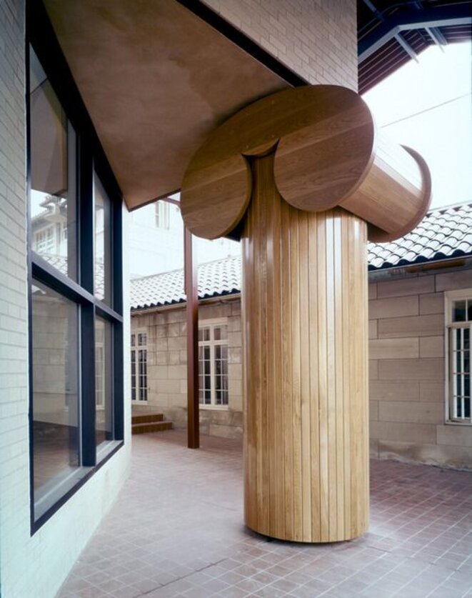 VSBA, la "colonne ironique" de l'Allen Memorial Music and Art Museum VSBA, la "colonne ironique" de l'Allen Memorial Music and Art Museum