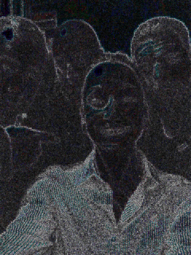 L'analyse ELA du selfie avec Benalla. © Document Mediapart via Fotoforensics L'analyse ELA du selfie avec Benalla. © Document Mediapart via Fotoforensics