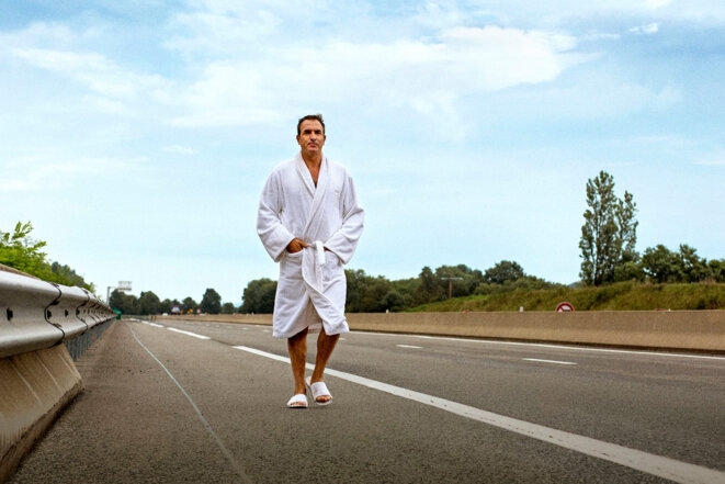 I Feel good : Jean Dujardin, frère Jacques en abbé Pierre