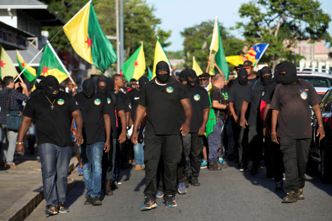 Manifestation des Grands frères lors de la visite d'Emmanuel Macron en Guyane, en octobre 2017. © Reuters/ Ronan Lietar Manifestation des Grands frères lors de la visite d'Emmanuel Macron en Guyane, en octobre 2017. © Reuters/ Ronan Lietar