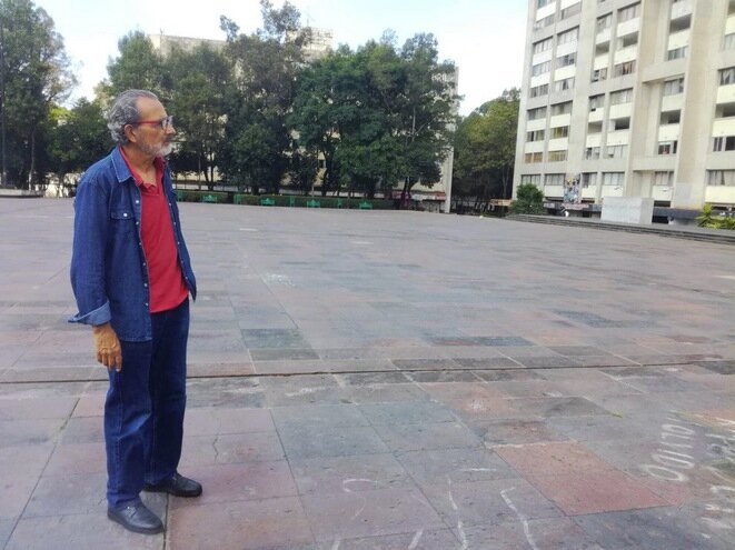 Enrique Espinoza, plaza de las Tres Culturas, en México. © Diego Calmard Enrique Espinoza, plaza de las Tres Culturas, en México. © Diego Calmard