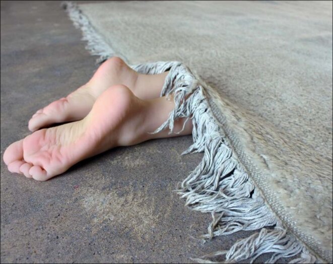 Laura Bottereau & Marine Fiquet, "Les vieux démons", détail, 2018, installation, matériaux divers, dimensions variables, coproduction maison des arts, centre d’art contemporain de Malakoff. © Laura Botterau & Marine Fiquet, crédit photo : Aurélia Le Goff ; © Adagp, Paris 2018 Laura Bottereau & Marine Fiquet, "Les vieux démons", détail, 2018, installation, matériaux divers, dimensions variables, coproduction maison des arts, centre d’art contemporain de Malakoff. © Laura Botterau & Marine Fiquet, crédit photo : Aurélia Le Goff ; © Adagp, Paris 2018