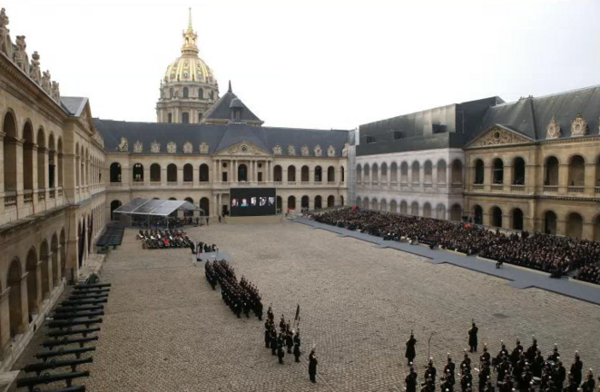 Quand l’hommage tue l’hommage.