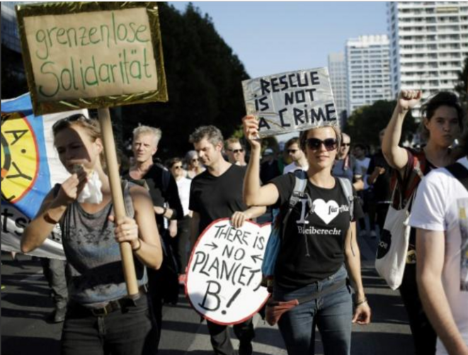 berlin-13-octobre-foule-grenzenlose-solidaritat