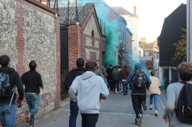 Investissement du squat du 2 rue de Joyeuse, à Rouen, par le collectif La Garenne. © Raphaël Tual, 76Actu Investissement du squat du 2 rue de Joyeuse, à Rouen, par le collectif La Garenne. © Raphaël Tual, 76Actu