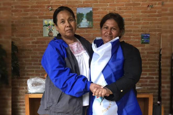 “Marichuy” María de Jesús Patricio Martínez (dirigeante du Congrès National Indigène -CNI-, pré-candidate à la présidence du Mexique en 2018 soutenue par les zapatistes de l’EZLN) et Francisca Ramirez (délégation des mouvements sociaux nicaraguayens) en octobre 2018 au Chiapas “Marichuy” María de Jesús Patricio Martínez (dirigeante du Congrès National Indigène -CNI-, pré-candidate à la présidence du Mexique en 2018 soutenue par les zapatistes de l’EZLN) et Francisca Ramirez (délégation des mouvements sociaux nicaraguayens) en octobre 2018 au Chiapas