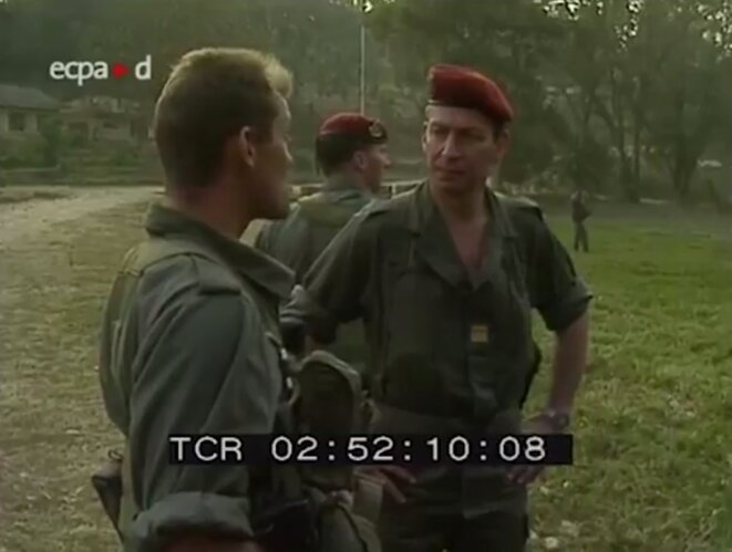 A droite, le colonel Jacques Rosier, patron des opérations spéciales françaises au Rwanda. © DR